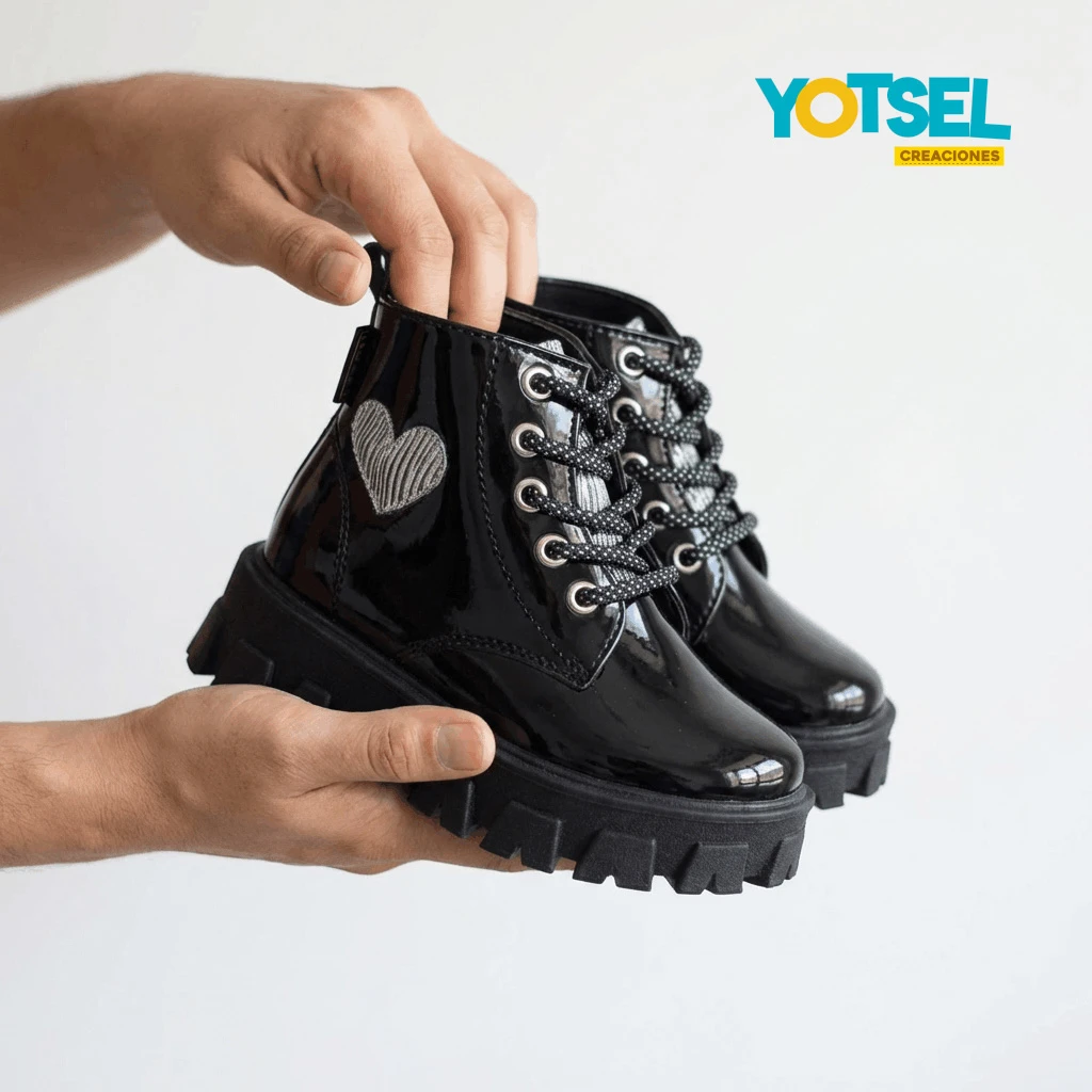 YOTSEL BOTA DIVA PLATA NEGRO CHAROL (1)